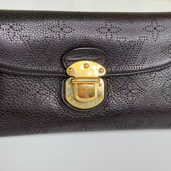 Louis Vuitton Black Monogram Canvas Wallet with Gold Hinge Detail Elegant Design - Picture 6 of 7